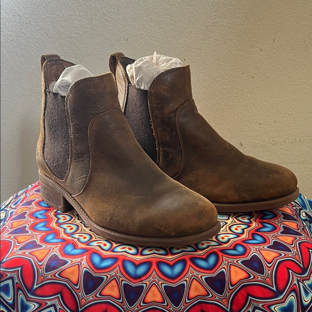 UGG Chelsea boots. Women’s size 8